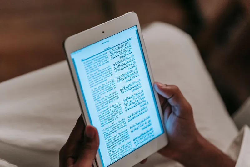 One Book, Five Screens: The Quiet Tech Revolution Keeping Americans in Their Reading Flow